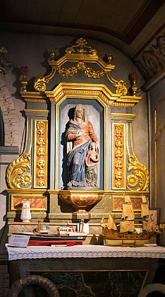 La jetée de la Chapelle et la Croix des Marins