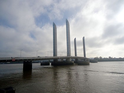 Le pont Chaban Delmas