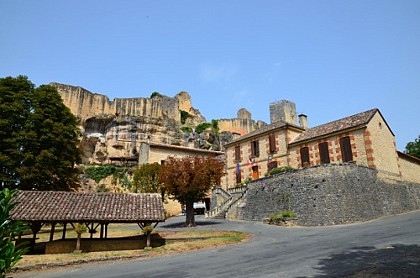 Lavoir et château de Gavaudun
