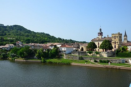 Point de vue sur rivière depuis le pont