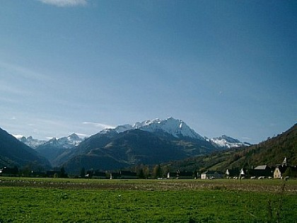 Les vues panoramiques sur le pic du Midi de Bigorre et le Val d’Azun