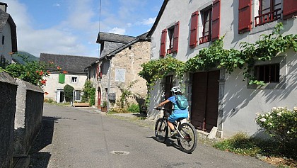 Village d'Accous (3,8 km) – 300 m hors itinéraire