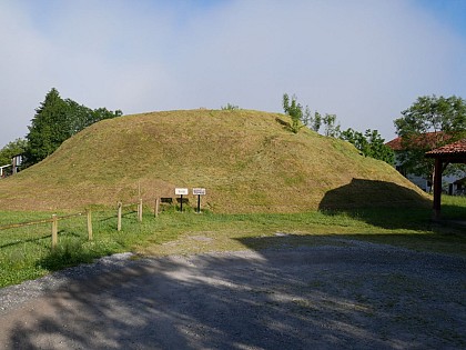 La motte féodale et le musée du camp romain