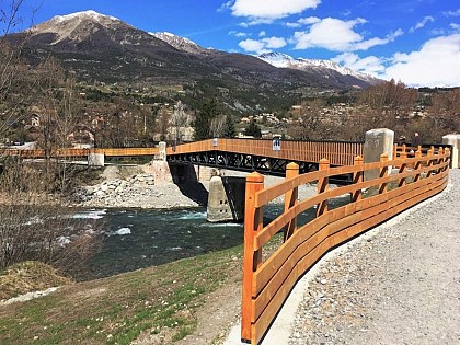 Footbridge over the Durance
