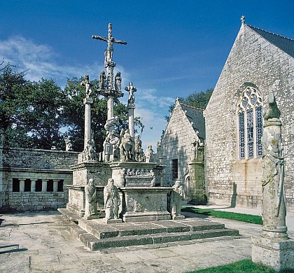 Le bourg de Guéhenno et son calvaire