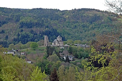Eglise Saint-Etienne et vestige du château