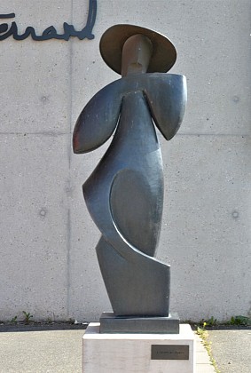 Sculpture "La femme au Chapeau"