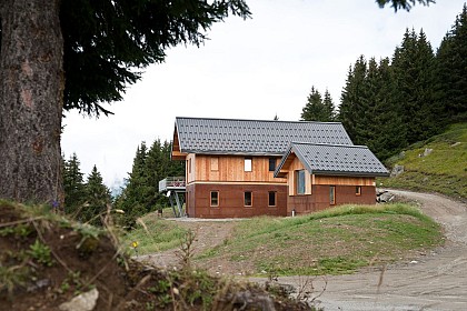 La Grande Léchère lake refuge