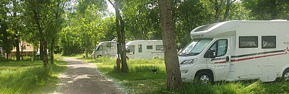 Aire de stationnement pour camping-cars au camping du Lidon à Saint-Hilaire-la-Palud