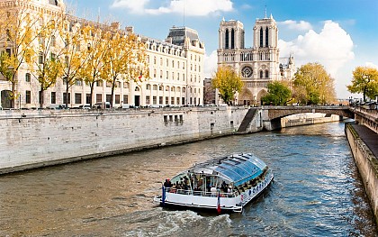 Royal Combo: Sightseeing Seine River Cruise + Disneyland Paris/ Louvre Museum/ Eiffel Tower Tickets