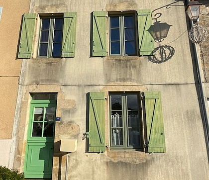 La grande maison de ville verte