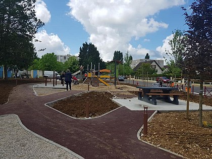 Aire de pique-nique du square des sables rouges