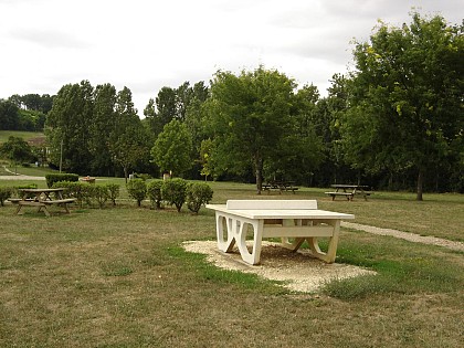 Aire de pique-nique de l'étang de loisirs de Charny