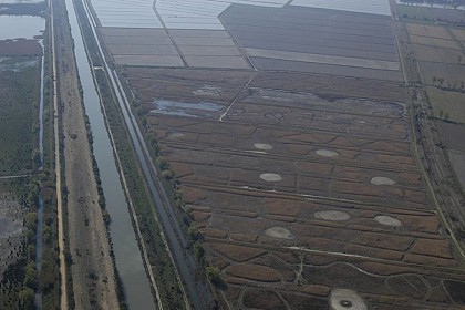 Le canal du Vigueirat du Rhône à la Méditerranée