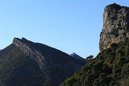 Les roches de l'Aiguille et d'Ubrieux