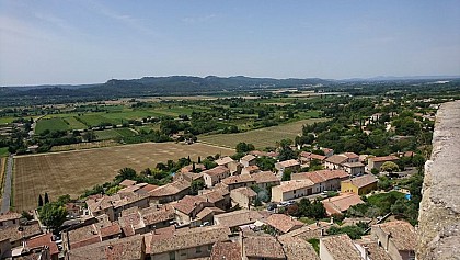 Cadenet, village perché et troglodytique