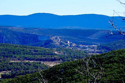 Au loin Comps sur Artuby