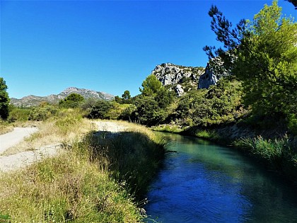 Canal de la vallée des Baux