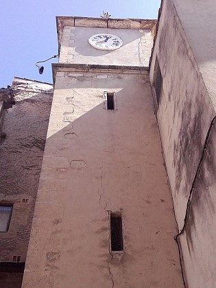 Campanile et fontaine