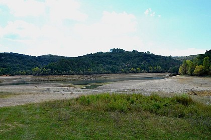 Le lac pendant la vidange