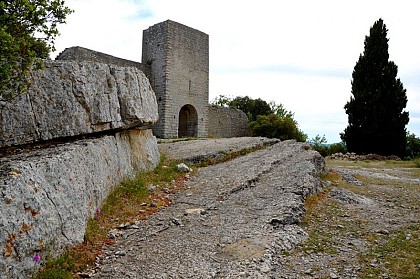 La porte de la Gourdane et remparts du XIIIème siècle