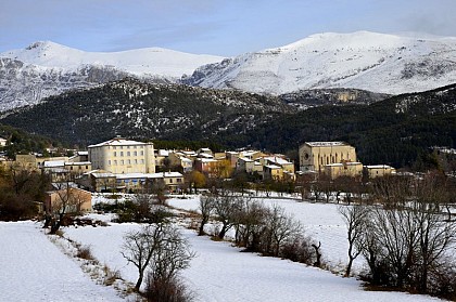La Palud-sur-Verdon et le château des Demandolx