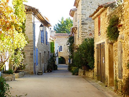 From the bastide to the hamlet