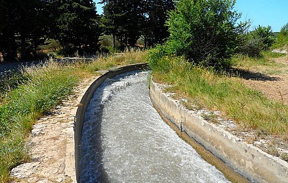 The Baux valley canal