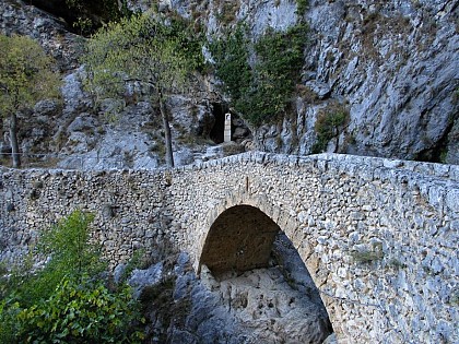Le petit pont sur le chemin de N-D de Beauvoir