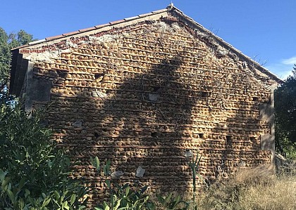 Construction en galets de Crau