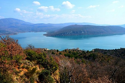 A panoramic view of Lake Sainte-Croix.