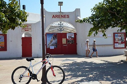 Les arènes des Saintes-Maries-de-la-Mer