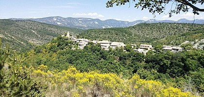 Un hameau suspendu