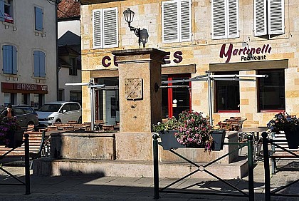 FONTAINE DU THEATRE