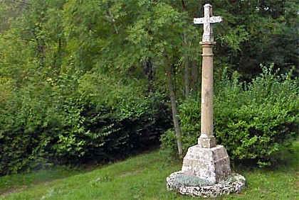 CROIX DE CARREFOUR A PERRANCEY