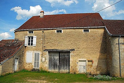 CORPS DE FERME DU XIXE SIECLE DE VILLEMORON