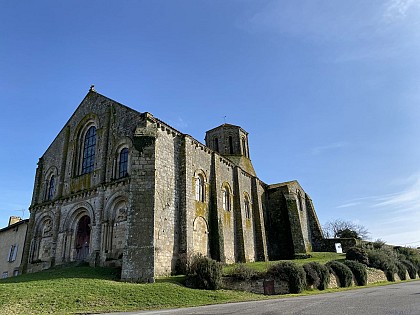 Eglise Saint-Pierre-de-Parthenay-Le-Vieux