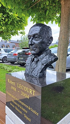 Buste de Robert Lecourt