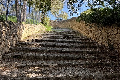 Montée César de Bus