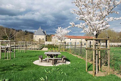 AIRE DE PIQUE-NIQUE - CHATEAU DU GRAND JARDIN