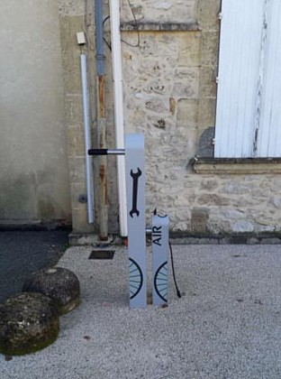 Aire de service vélo de la Mairie de Feugarolles