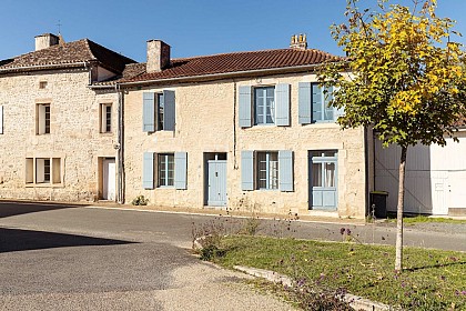 La Maison aux Volets Bleus