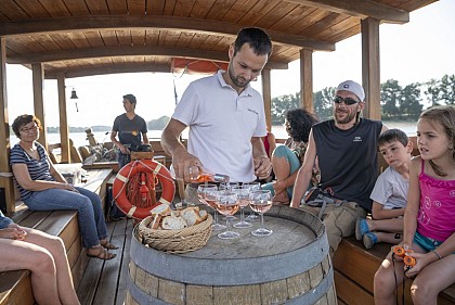 Soirée apéritive à bord d'un bateau traditionnel avec Loire en Bateau