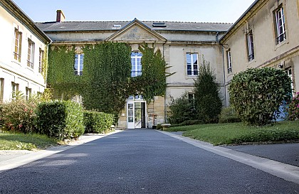 Les Grands Chapeaux hostel