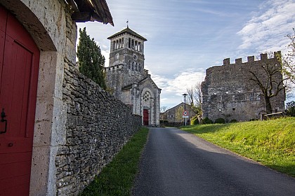 Eglise et vestiges du château
