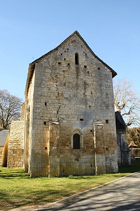 Hameau d’Eybènes avec son église et son manoir de style Renaissance