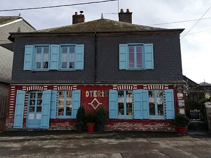 La maison aux volets bleus