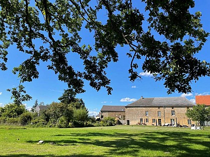 Entre ruines et château - La Maison longue de la Cassine