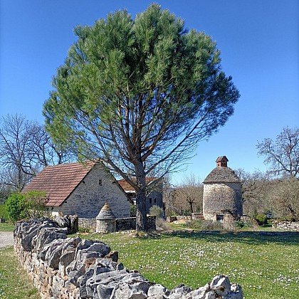 Hameau pittoresque Le Cayrol