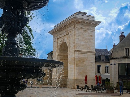 Visite guidée : Tour de place, Place de la Résistance